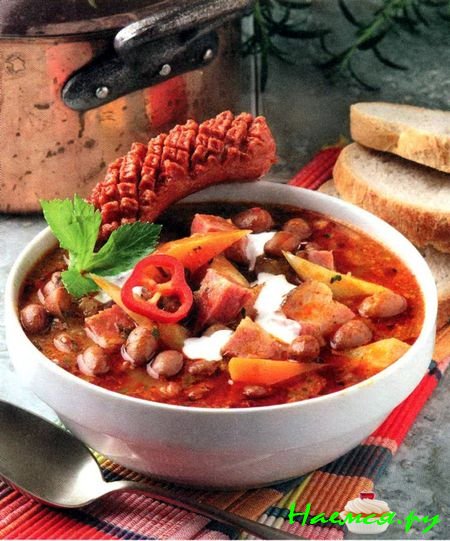 Суп из фасоли с копченой свиной рулькой Суп из фасоли с копченой свиной рулькой