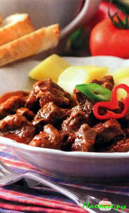 Гуляш из говядины Гуляш из говядины