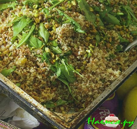 Красный рис Камарг и киноа с апельсинами и фисташками Красный рис Камарг и киноа с апельсинами и фисташками