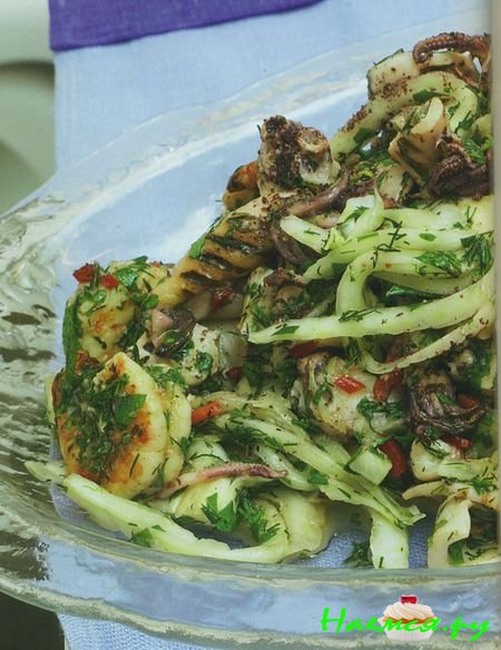 Салат из морепродуктов, фенхеля и лайма Салат из морепродуктов, фенхеля и лайма