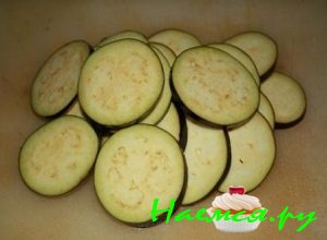 Нарезать баклажаны кольцами Нарезать баклажаны кольцами