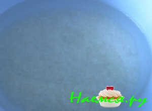 Залить рис свежекипяченой водой и оставить стоять в ней 8 часов Залить рис свежекипяченой водой и оставить стоять в ней 8 часов