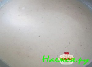 Процеженный кофе вновь вылить в турку, туда же добавить молоко, ванильный сахар и сахарный песок и также довести до кипения Процеженный кофе вновь вылить в турку, туда же добавить молоко, ванильный сахар и сахарный песок и также довести до кипения