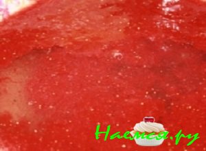 По прошествии времени смешать клубнику вместе с желатином По прошествии времени смешать клубнику вместе с желатином