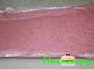 Выложить ее на разделочную доску Выложить ее на разделочную доску