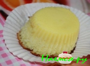 Холодный кокосовый десерт напоминает крем-желе с кокосовой стружкой Холодный кокосовый десерт напоминает крем-желе с кокосовой стружкой