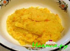 Измельчить фрукты в блендере либо прокрутить через мясорубку Измельчить фрукты в блендере либо прокрутить через мясорубку