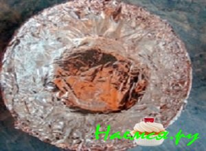 Салатное блюдо застелить листом фольги Салатное блюдо застелить листом фольги