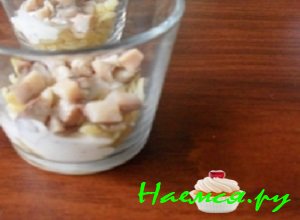 «Гламурная селедочка» тертым яичным желтком. «Гламурная селедочка» тертым яичным желтком.