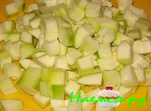 Порежьте кабачки Порежьте кабачки