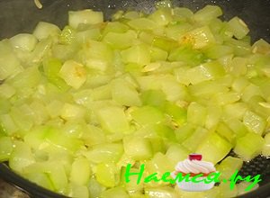 Обжарьте кабачки на медленном огне Обжарьте кабачки на медленном огне