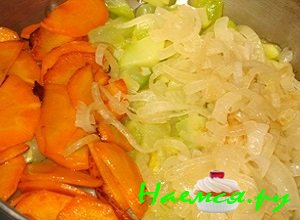 Все обжаренные продукты должны оказаться в одной емкости Все обжаренные продукты должны оказаться в одной емкости