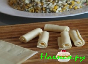 Свечи для рождественского венка можно сделать из обычного плавленного сыра для приготовления бутербродов Свечи для рождественского венка можно сделать из обычного плавленного сыра для приготовления бутербродов