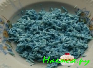 В тарелочку выложить яичные белки и залить их жидкостью, выделившийся из капусты. белки при этом изменят цвет на насыщено голубой. В тарелочку выложить яичные белки и залить их жидкостью, выделившийся из капусты. белки при этом изменят цвет на насыщено голубой.