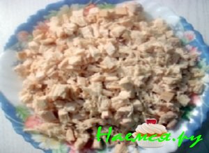 Куриное мясо отварить в соленой водичке с добавлением специй Куриное мясо отварить в соленой водичке с добавлением специй