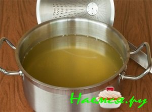 Все эти ингредиенты залейте водой и поставьте емкость на огонь Все эти ингредиенты залейте водой и поставьте емкость на огонь