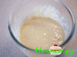 Кляр должен получиться густой, должен напоминать тесто для оладий Кляр должен получиться густой, должен напоминать тесто для оладий