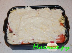 Снова залейте лазанью соусом Снова залейте лазанью соусом