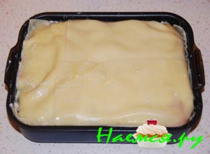 И в качестве последнего слоя для этого лакомства послужат снова отваренные тестовые пласты И в качестве последнего слоя для этого лакомства послужат снова отваренные тестовые пласты