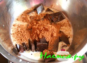 Добавьте шоколад в молоко, чтобы растворился Добавьте шоколад в молоко, чтобы растворился