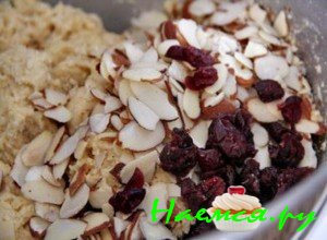 Добавьте миндаль и клюкву Добавьте миндаль и клюкву