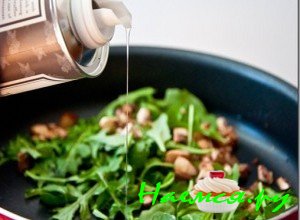 Добавьте рукколу в грибы Добавьте рукколу в грибы