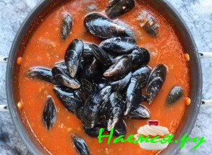 Добавьте в соус мидии - фото Добавьте в соус мидии - фото