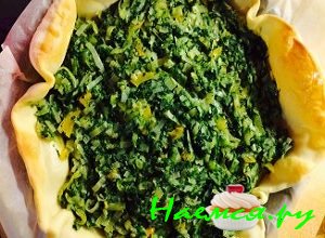 На пропечённое тесто выложите овощи - фото На пропечённое тесто выложите овощи - фото