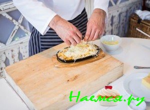 сверху засыпьте блюдо сыром - фото сверху засыпьте блюдо сыром - фото