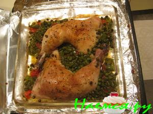 Окорочка запеченные с горошком