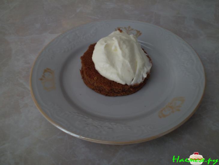 Пирожные с кремом и помадкой