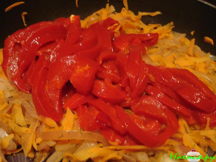 Филе трески под овощным одеялом с сухарями