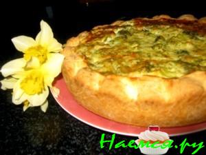 Открытый пирог с брокколи и сыром