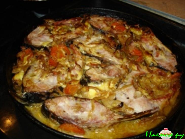 Сазан пряный запеченный с овощами