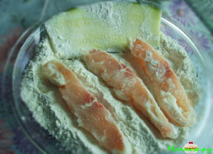 Кабачковые рулетики с рыбой и сыром