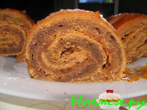 Шоколадно-яблочный рулет