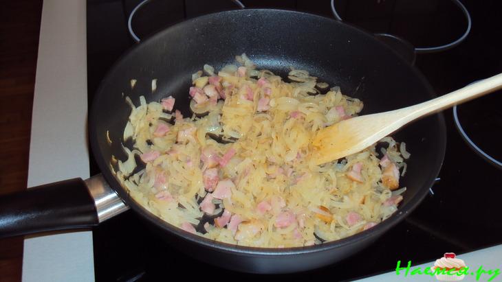 Сырно-луковый пирог с копченым салом и беконом Сырно-луковый пирог с копченым салом и беконом