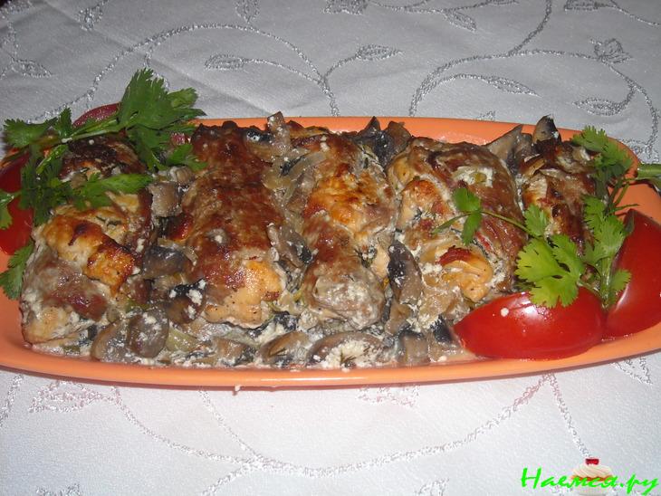 Рулетики мясные со шпинатом и грибами