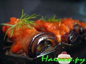 Баклажаны под густым соусом из помидоров