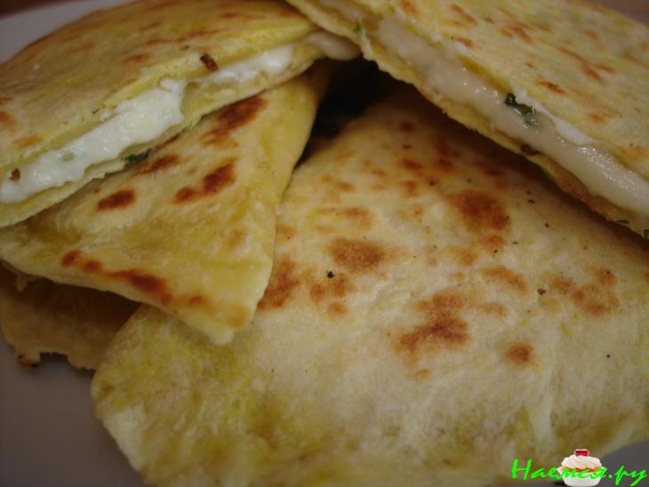 Вкусненькие лепешки 'Сырный Чебуречек' Вкусненькие лепешки 'Сырный Чебуречек'