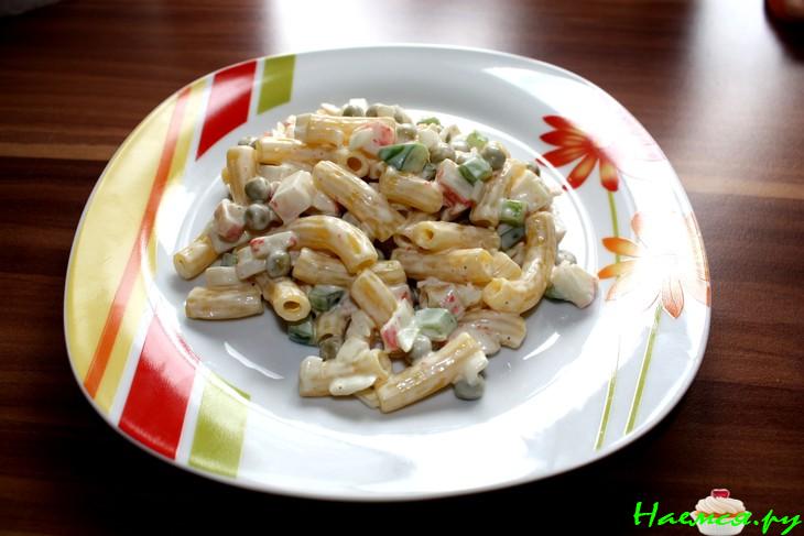 Салат с рожками и крабовыми палочками Салат с рожками и крабовыми палочками