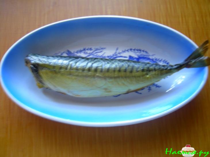 Салат из копченой скумбрии с овощами