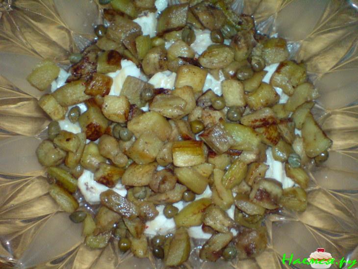 Салат из отварной рыбы и баклажанов