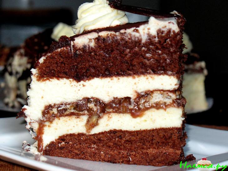 Торт "Анатоль" с кремом-муссом из белого шоколада и ореховой прослойкой