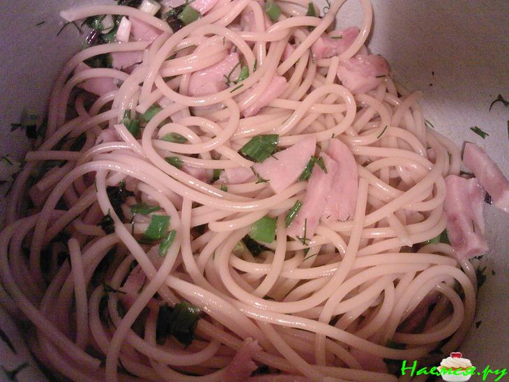 Спагетти с ветчиной в соусе из кабачков