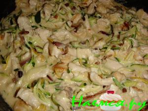 Куриная грудка с цитрусовым соусом и цуккини