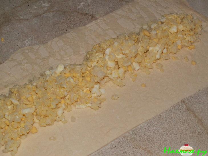 Пирог с мясом из слоёного теста 'Улитка'