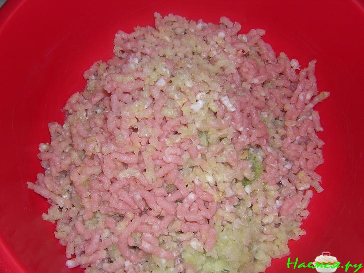 Котлеты из свинины по-казацки с капустой