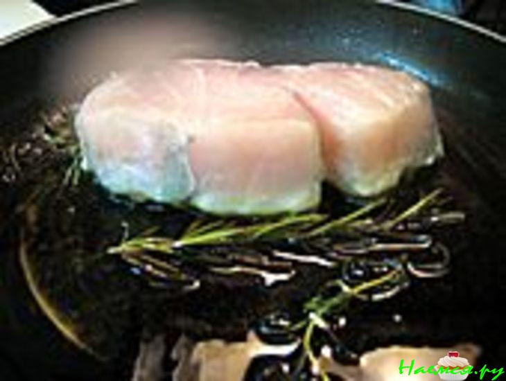 <span style='font-size: 13pt; font-weight: 700'>Жареная рыба овощами и с морскими гребешками