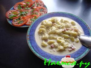 Тортеллини с беконом и цуккини в сливочно-сырном соусе Тортеллини с беконом и цуккини в сливочно-сырном соусе